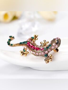 Colorful Lizard Brooch Rhinestones Goldtone